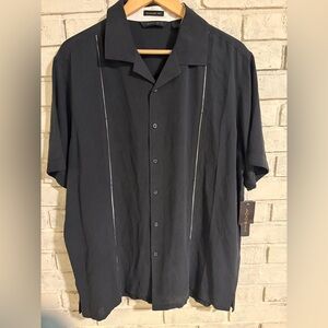 A[X]IST size L [washable silk] short sleeve button down shirt white detailing.